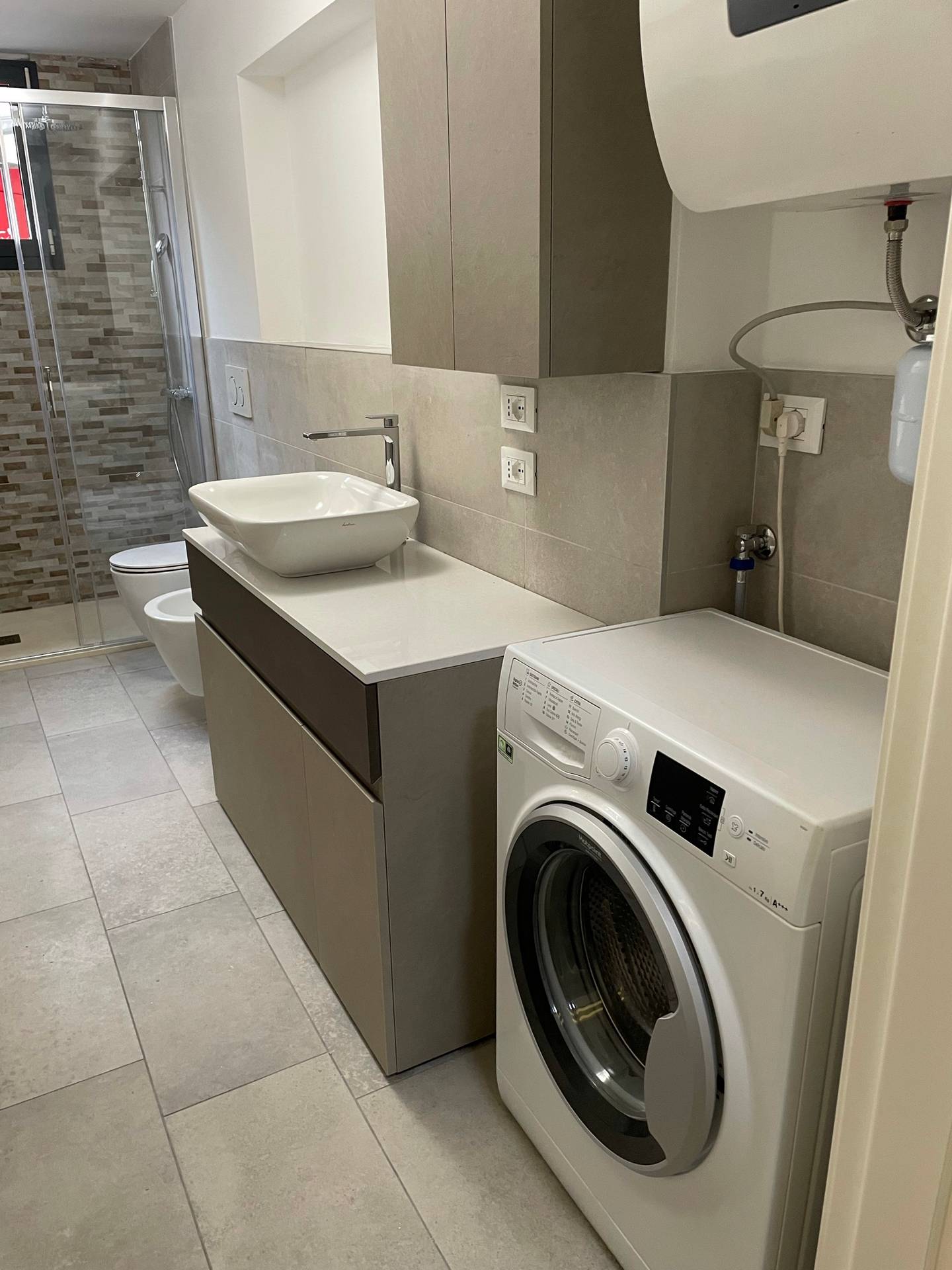 Esempio di ristrutturazione bagno Vicenza con servizio completo 2